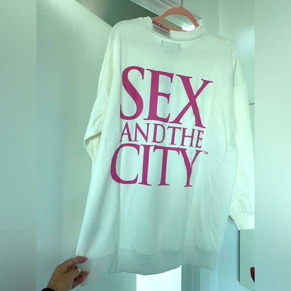 NWT Sex and the City Sweatshirt - Picture 4 of 5